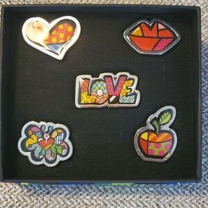 Romero Britto 5 pin NIB heart, lips, love,big apple, butterfly
